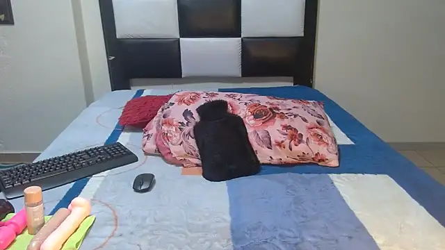 Snapshot of VeronaDimexx chatting on April 2026 10:23:01 PM VeronaDimexx online show from April 2026 10:23:01 PM