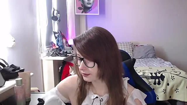 LunaXcherry online show from April 2026 08:33:02 AM