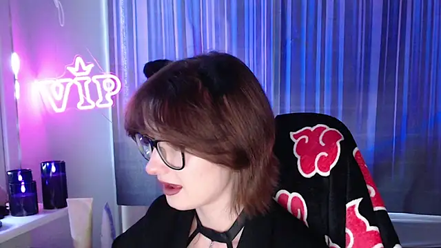 LunaXcherry online show from July 2026 05:15:01 PM