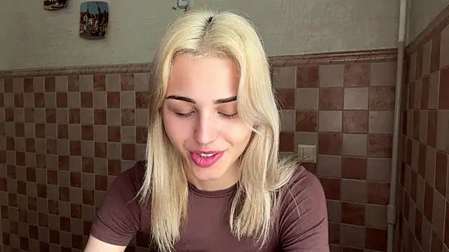 Snapshot of Evva_mayy chatting on July 2026 06:31:02 AM Evva mayy online show from July 2026 06:31:02 AM