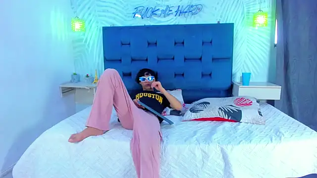 Adventurous Boys online show from February 2026 06:19:01 PM