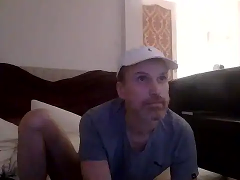 Snapshot of Mickredge chatting on February 2026 01:57:01 AM Mickredge online show from February 2026 01:57:01 AM