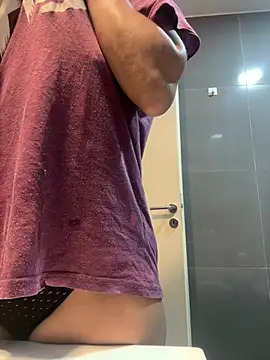 Snapshot of justinahallo chatting on March 2026 04:18:01 AM justinahallo online show from March 2026 04:18:01 AM