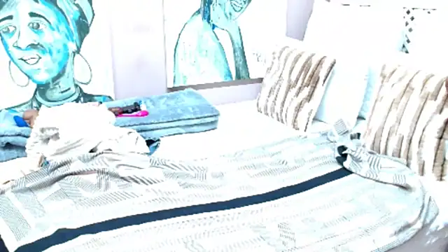 TyraHotxxx online show from April 2026 04:59:01 AM