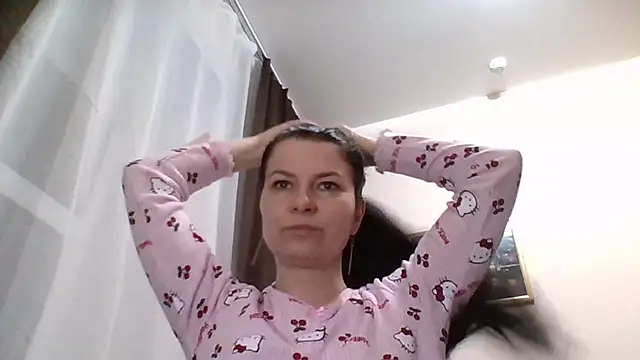 Clover Shine online show from February 2026 05:20:02 PM