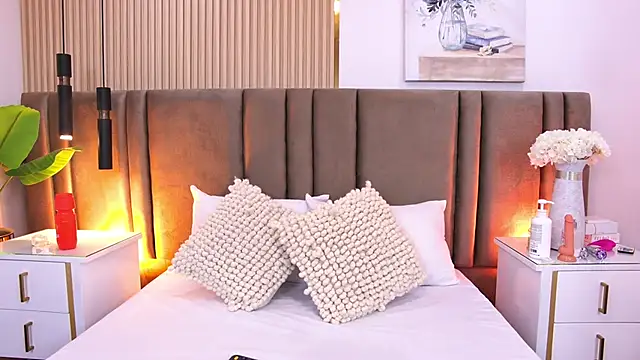 SaraLugo online show from April 2026 07:48:01 PM