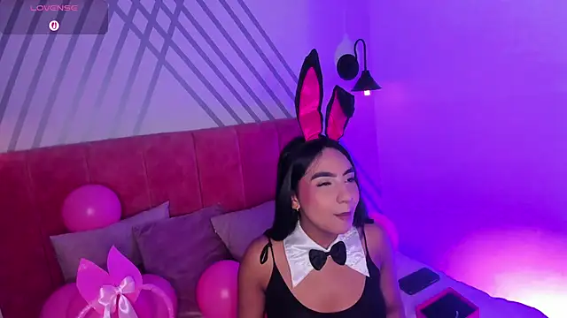 Lola 12  online show from April 2026 03:13:01 PM