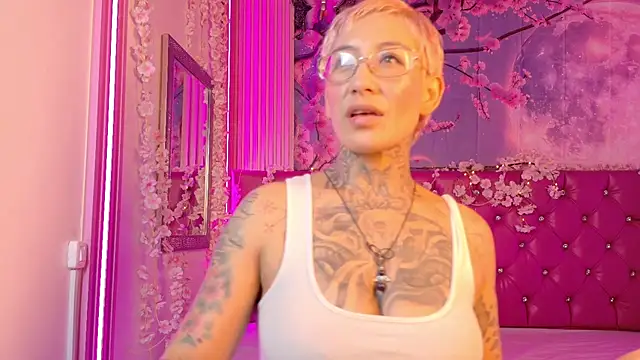 Everlyn sexx online show from February 2026 06:09:01 PM