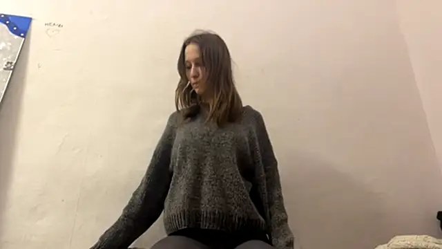 Snapshot of VickieKush chatting on April 2026 04:18:01 PM VickieKush online show from April 2026 04:18:01 PM