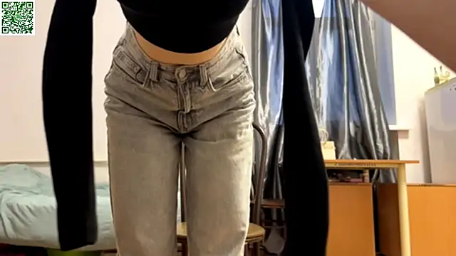 Snapshot of VickieKush chatting on April 2026 04:12:02 PM VickieKush online show from April 2026 04:12:02 PM