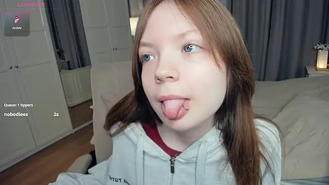 LavenderMitten online show from April 2026 05:51:02 AM