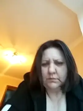 LockyCharm111 online show from February 2026 03:44:02 PM