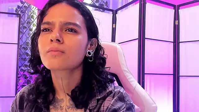 Snapshot of Julianne_7 chatting on February 2026 08:14:01 PM Julianne 7 online show from February 2026 08:14:01 PM