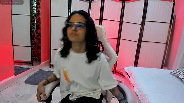 Snapshot of Julianne_7 chatting on February 2026 09:02:01 PM Julianne 7 online show from February 2026 09:02:01 PM