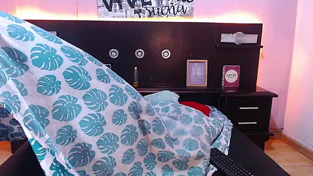 Snapshot of ShannySweett chatting on April 2026 11:04:01 AM ShannySweett online show from April 2026 11:04:01 AM