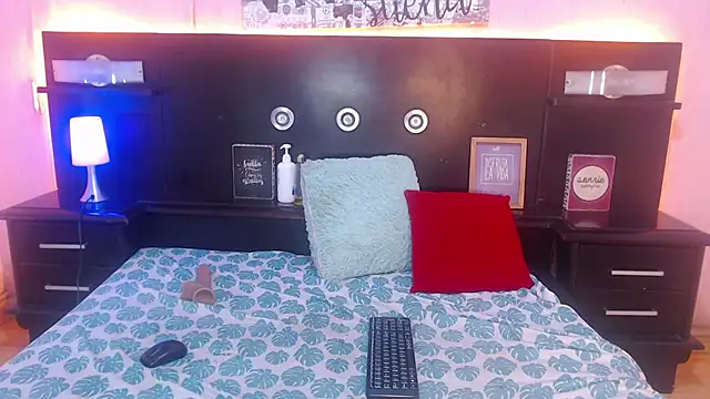 Snapshot of ShannySweett chatting on April 2026 11:10:01 PM ShannySweett online show from April 2026 11:10:01 PM