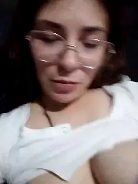 Snapshot of Luna33- chatting on March 2026 11:31:02 PM Luna33- online show from March 2026 11:31:02 PM