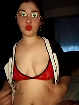 Snapshot of Luna33- chatting on March 2026 09:40:02 PM Luna33- online show from March 2026 09:40:02 PM