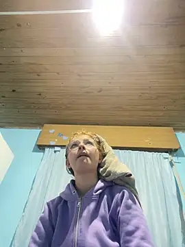 Snapshot of Luna33- chatting on May 2026 01:43:02 AM Luna33- online show from May 2026 01:43:02 AM