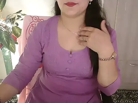 Snapshot of _chitranshi chatting on April 2026 06:14:01 AM chitranshi online show from April 2026 06:14:01 AM