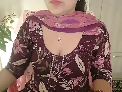 Snapshot of _chitranshi chatting on April 2026 06:00:02 AM chitranshi online show from April 2026 06:00:02 AM