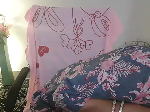 Snapshot of _chitranshi chatting on April 2026 05:12:02 AM chitranshi online show from April 2026 05:12:02 AM