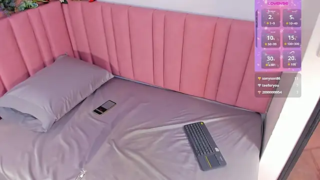 Snapshot of iris_cuteface chatting on April 2026 12:21:02 PM iris cuteface online show from April 2026 12:21:02 PM