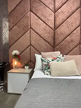 Sunny Linn online show from April 2026 12:54:01 PM