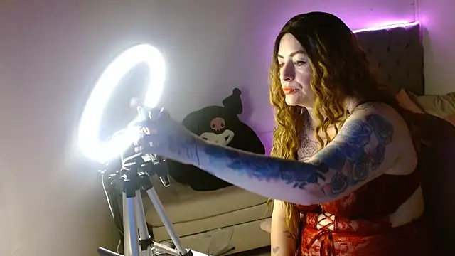 mia vantt online show from April 2026 08:57:01 PM