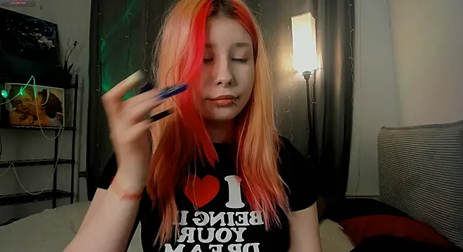 Snapshot of WarmAtEdges chatting on March 2026 05:17:01 PM WarmAtEdges online show from March 2026 05:17:01 PM