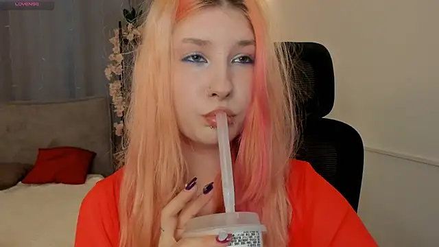 Snapshot of WarmAtEdges chatting on March 2026 03:28:01 PM WarmAtEdges online show from March 2026 03:28:01 PM