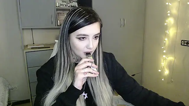 Rin Tozier online show from March 2026 12:39:02 AM