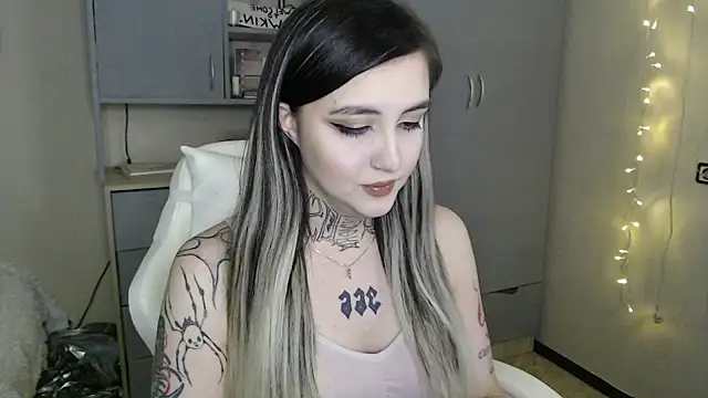 Snapshot of Rin_Tozier chatting on March 2026 01:47:01 AM Rin Tozier online show from March 2026 01:47:01 AM