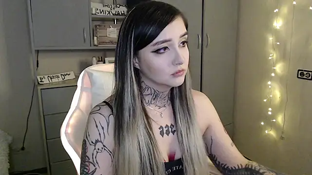 Snapshot of Rin_Tozier chatting on March 2026 01:33:02 AM Rin Tozier online show from March 2026 01:33:02 AM