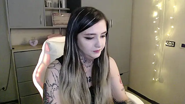 Snapshot of Rin_Tozier chatting on March 2026 01:10:01 AM Rin Tozier online show from March 2026 01:10:01 AM