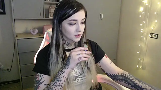 Snapshot of Rin_Tozier chatting on March 2026 01:32:01 AM Rin Tozier online show from March 2026 01:32:01 AM