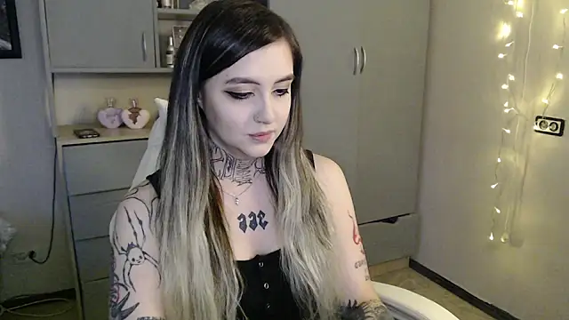 Snapshot of Rin_Tozier chatting on April 2026 01:25:01 AM Rin Tozier online show from April 2026 01:25:01 AM