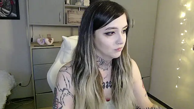 Snapshot of Rin_Tozier chatting on April 2026 01:14:01 AM Rin Tozier online show from April 2026 01:14:01 AM