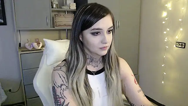 Snapshot of Rin_Tozier chatting on April 2026 01:47:02 AM Rin Tozier online show from April 2026 01:47:02 AM