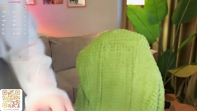 Snapshot of honey_kors chatting on March 2026 12:23:02 PM honey kors online show from March 2026 12:23:02 PM