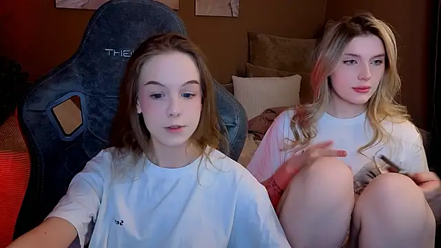 Snapshot of honey_kors chatting on March 2026 04:01:02 PM honey kors online show from March 2026 04:01:02 PM