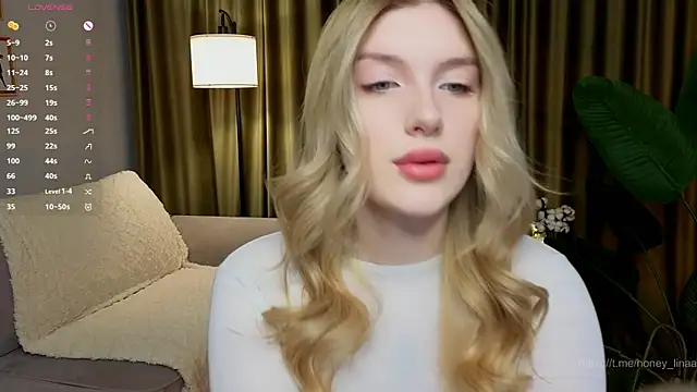 Snapshot of honey_kors chatting on April 2026 11:48:01 PM honey kors online show from April 2026 11:48:01 PM