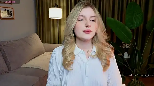 Snapshot of honey_kors chatting on April 2026 07:10:01 PM honey kors online show from April 2026 07:10:01 PM