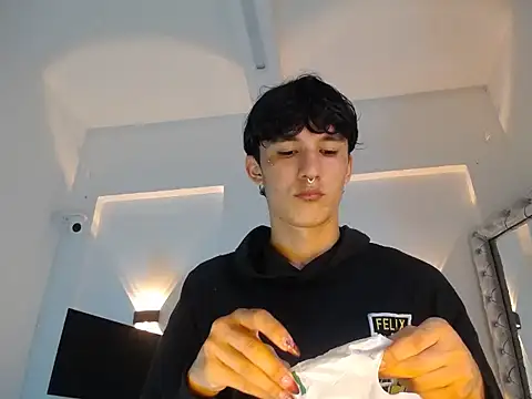 jullian ricci online show from April 2026 08:53:02 PM