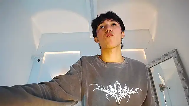 jullian ricci online show from April 2026 08:09:02 PM