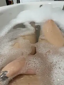 Snapshot of Ninimaus chatting on April 2026 08:17:01 PM Ninimaus online show from April 2026 08:17:01 PM