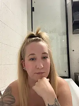 Snapshot of Ninimaus chatting on April 2026 06:46:01 PM Ninimaus online show from April 2026 06:46:01 PM