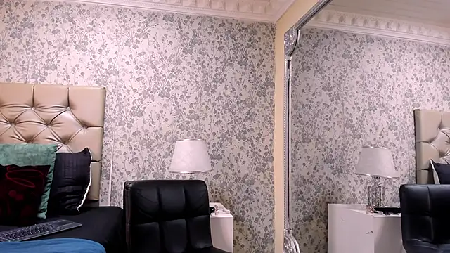 Snapshot of CloheBell chatting on February 2026 12:01:02 PM CloheBell online show from February 2026 12:01:02 PM