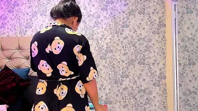 Snapshot of CloheBell chatting on February 2026 12:01:01 PM CloheBell online show from February 2026 12:01:01 PM