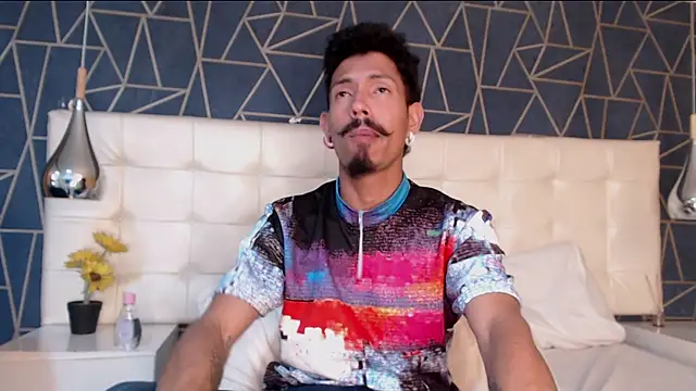 NoaahTylor online show from February 2026 12:50:02 AM